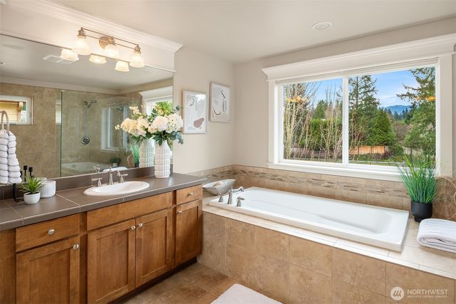 3043 259th Court SE, Sammamish, WA 98075