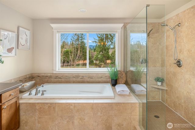 3043 259th Court SE, Sammamish, WA 98075