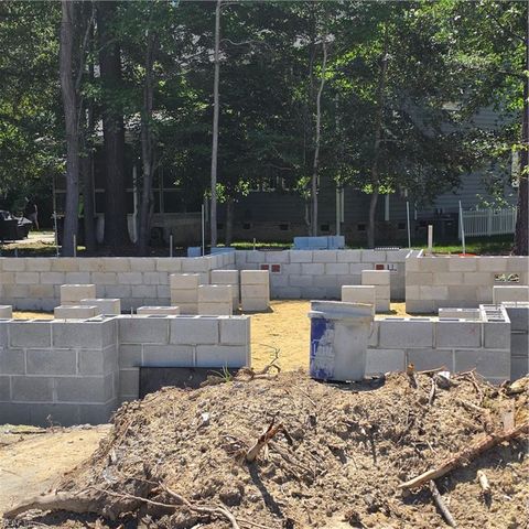 1221 Founders Pointe TRL, Carrollton, VA 23314