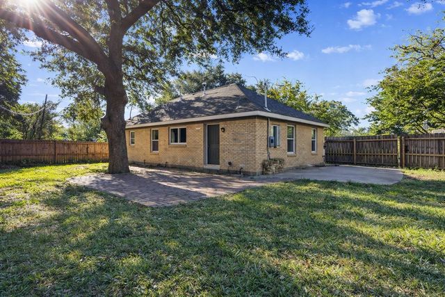 2201 Meadow Lane, La Marque, TX 77568