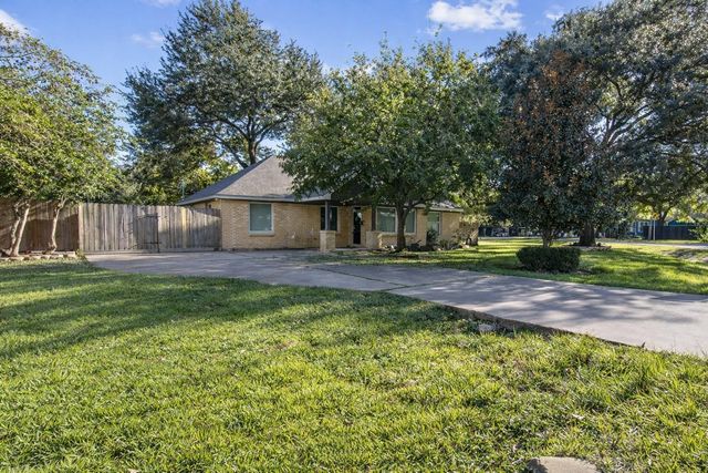 2201 Meadow Lane, La Marque, TX 77568