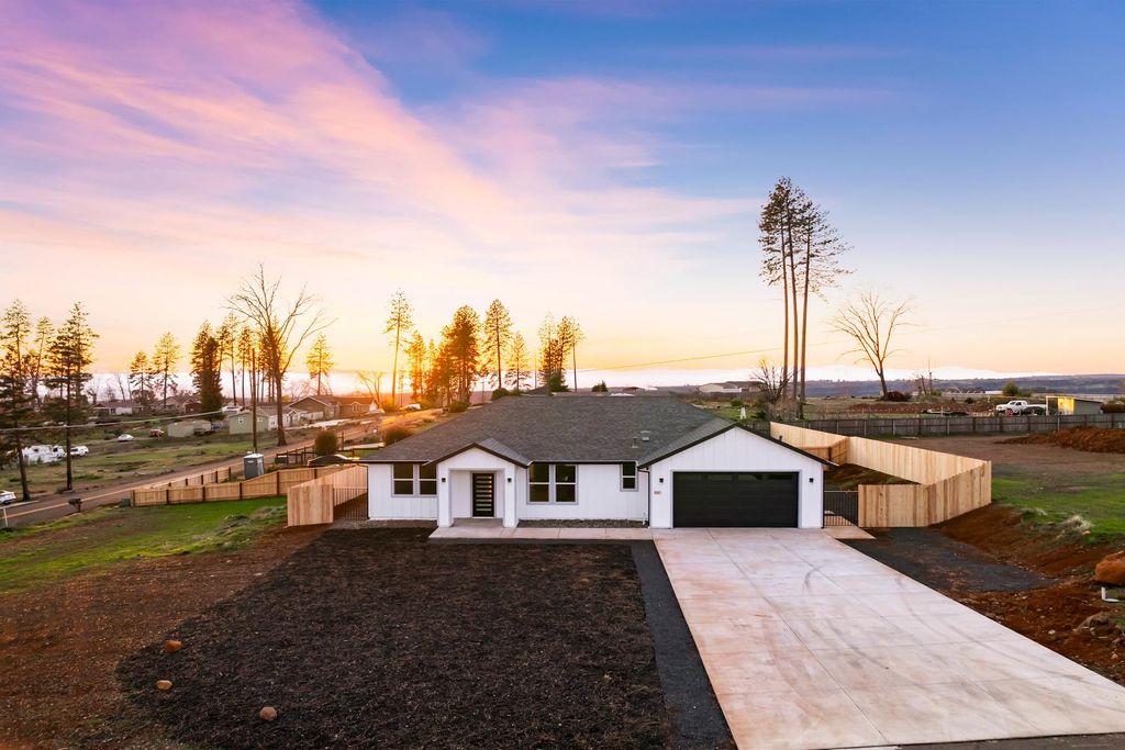 6097 Laurel Dr, Paradise, CA 95969