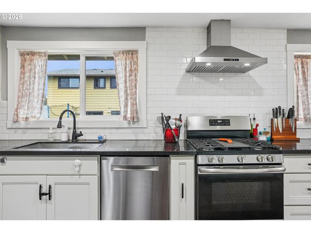 5815 Se JENNINGS Ave, Milwaukie, OR 97267