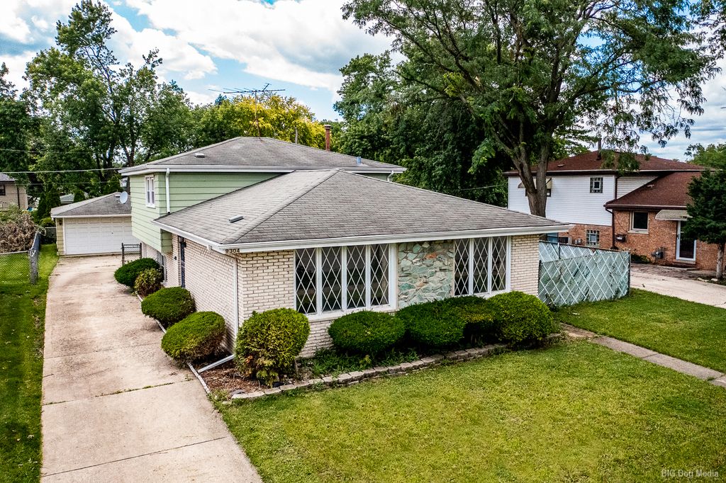 9304 Meade Avenue, Oak Lawn, IL 60453
