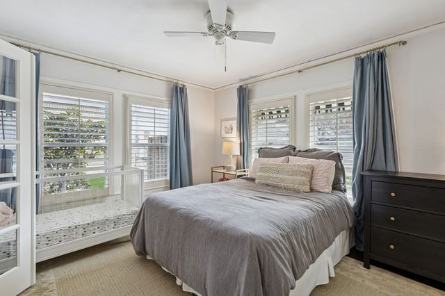 6820 Casa Loma Avenue, Dallas, TX 75214