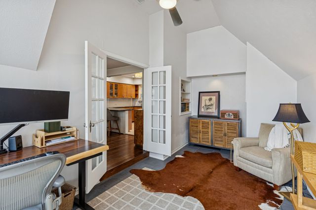 6820 Casa Loma Avenue, Dallas, TX 75214