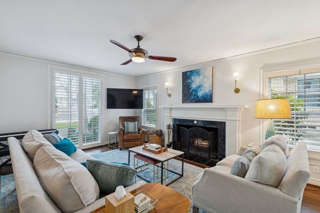 6820 Casa Loma Avenue, Dallas, TX 75214