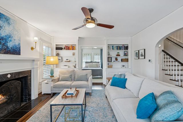 6820 Casa Loma Avenue, Dallas, TX 75214