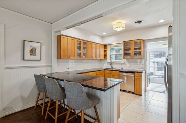 6820 Casa Loma Avenue, Dallas, TX 75214