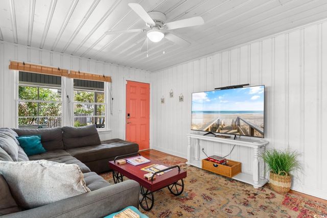 2012 Perrin Dr., North Myrtle Beach, SC 29582