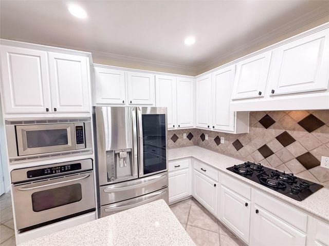 79 W Shale Creek Circle, Spring, TX 77382