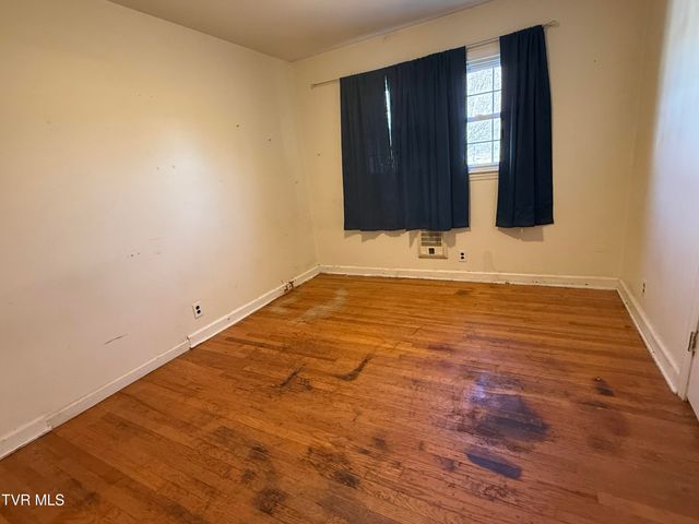 412 South Main Street, Elizabethton, TN 37643