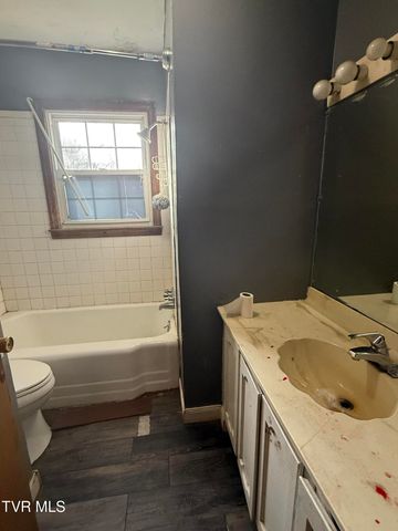 412 South Main Street, Elizabethton, TN 37643