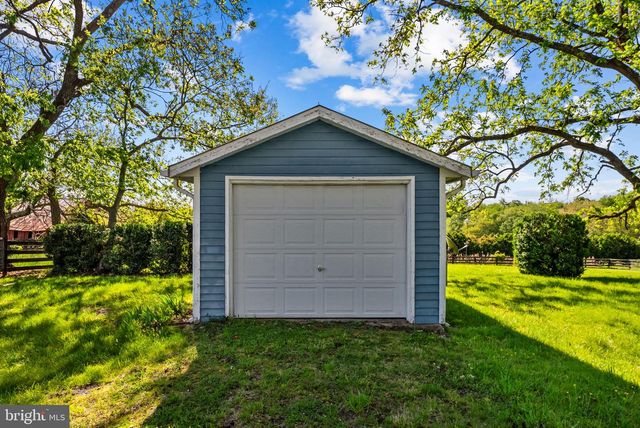 40 BATTLE MOUNTAIN RD, Amissville, VA 20106