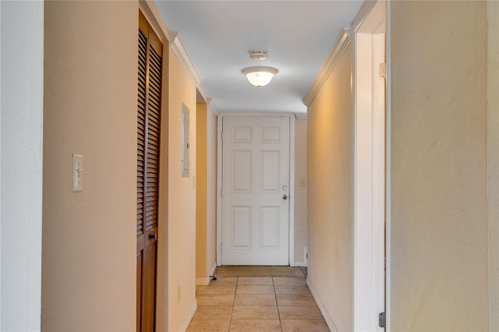 Image 12 of property listing at 6315 NEWTOWN CIRCLE 15B3, Tampa, FL 33615