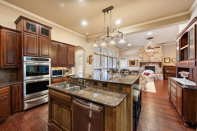 1211 Northglen Court, Mansfield, TX 76063