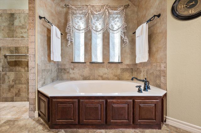 1211 Northglen Court, Mansfield, TX 76063