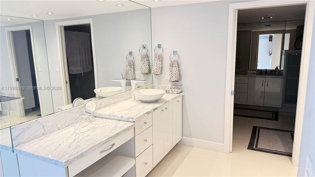 19707 Turnberry Way TH-6, Aventura, FL 33180