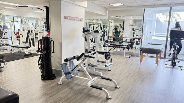 19707 Turnberry Way TH-6, Aventura, FL 33180