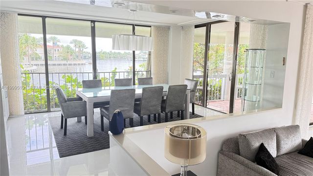 19707 Turnberry Way TH-6, Aventura, FL 33180