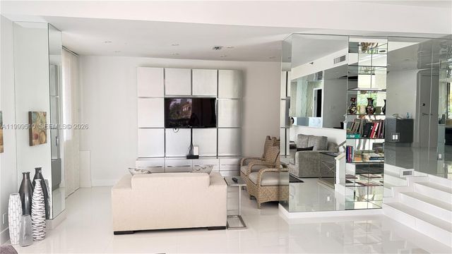 19707 Turnberry Way TH-6, Aventura, FL 33180