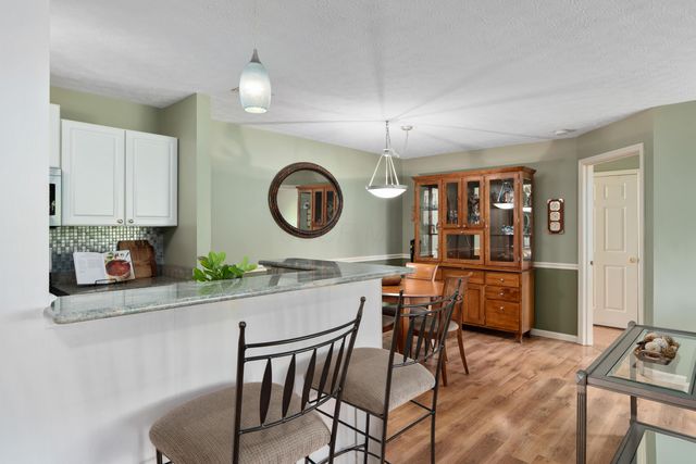 6735 Meadow Creek Drive, 102, Columbus, OH 43235