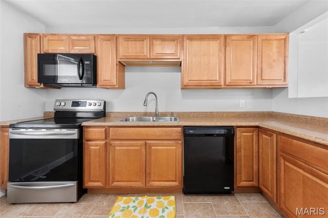 841 Victory Drive, Collinsville, IL 62234