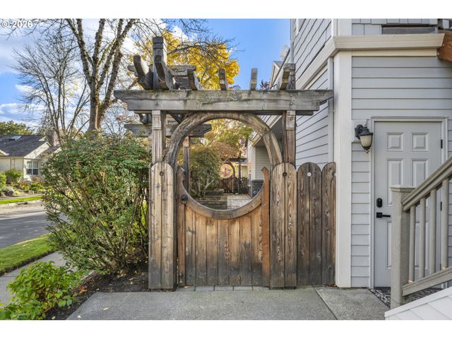 1591 Ne 61ST Ave, Hillsboro, OR 97124