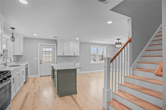 60 Bloor Street, Warwick, RI 02889