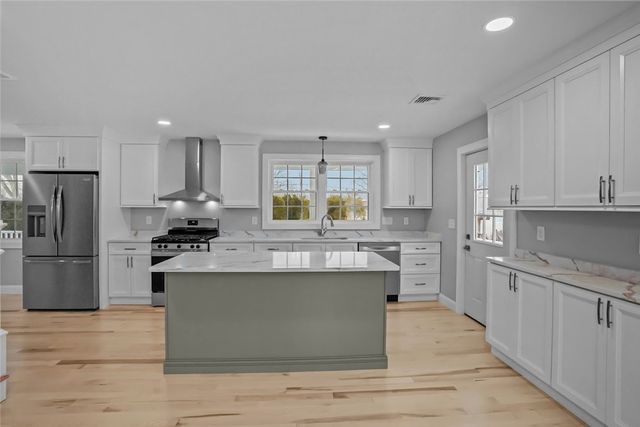 60 Bloor Street, Warwick, RI 02889