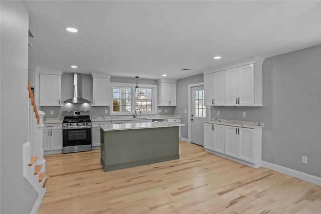 60 Bloor Street, Warwick, RI 02889