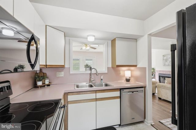 144 PINNACLE POINT DR, Lancaster, PA 17601