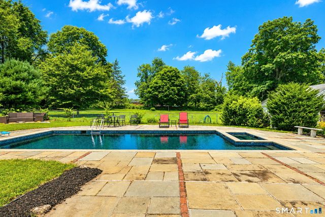 52 Lauderdale Drive, Trumbull, CT 06611