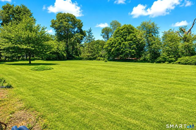 52 Lauderdale Drive, Trumbull, CT 06611
