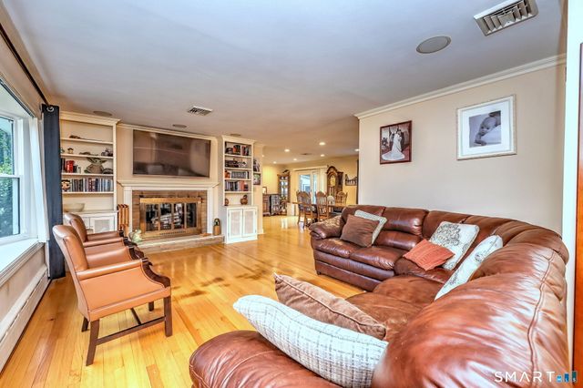 52 Lauderdale Drive, Trumbull, CT 06611