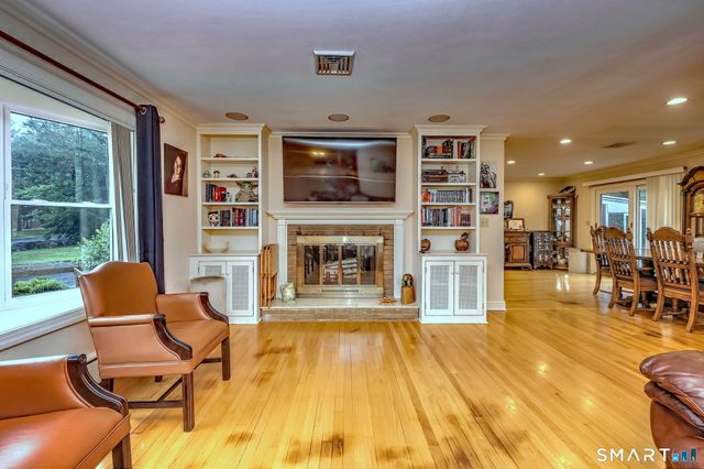 52 Lauderdale Drive, Trumbull, CT 06611