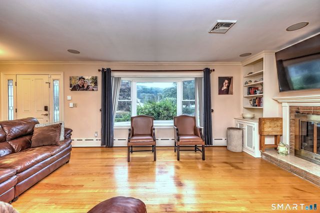 52 Lauderdale Drive, Trumbull, CT 06611