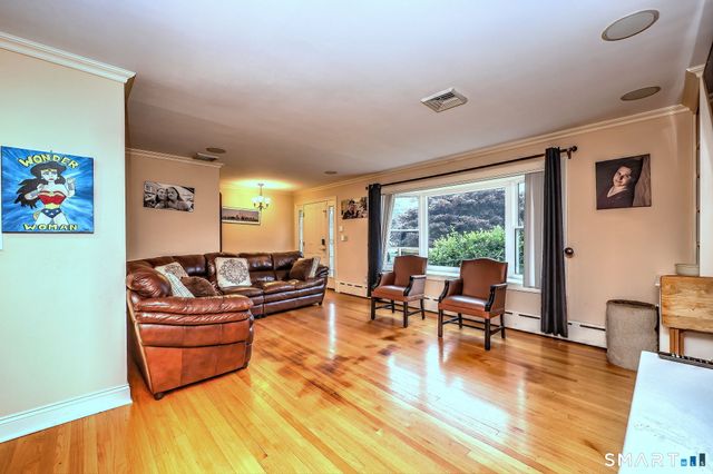 52 Lauderdale Drive, Trumbull, CT 06611