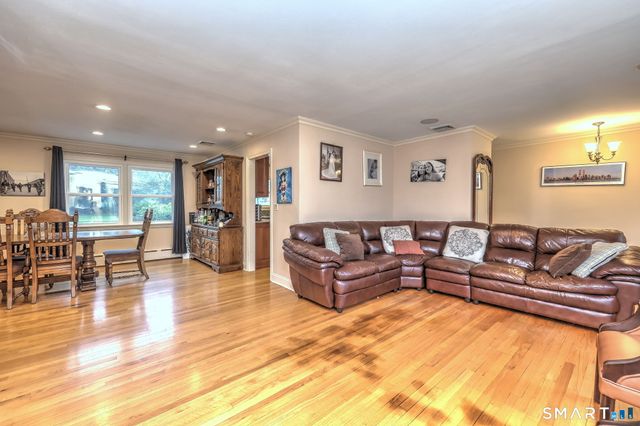 52 Lauderdale Drive, Trumbull, CT 06611