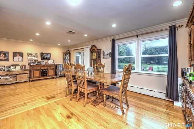 52 Lauderdale Drive, Trumbull, CT 06611
