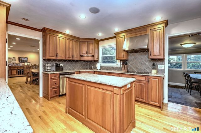 52 Lauderdale Drive, Trumbull, CT 06611