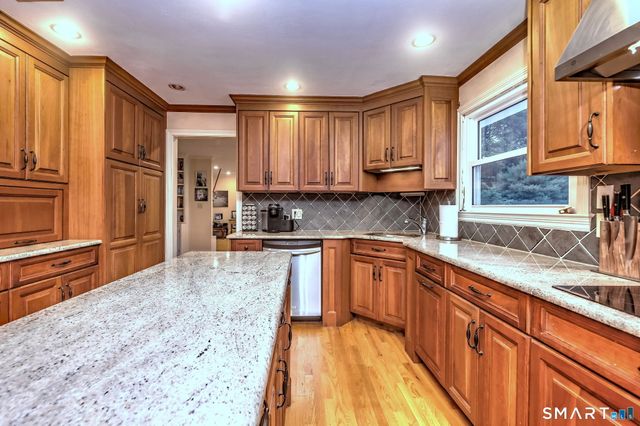 52 Lauderdale Drive, Trumbull, CT 06611