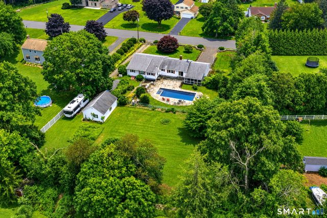 52 Lauderdale Drive, Trumbull, CT 06611