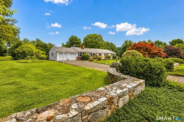 52 Lauderdale Drive, Trumbull, CT 06611