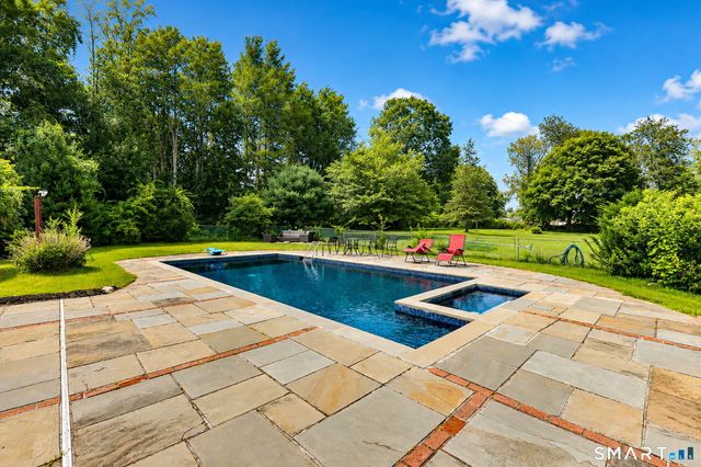 52 Lauderdale Drive, Trumbull, CT 06611