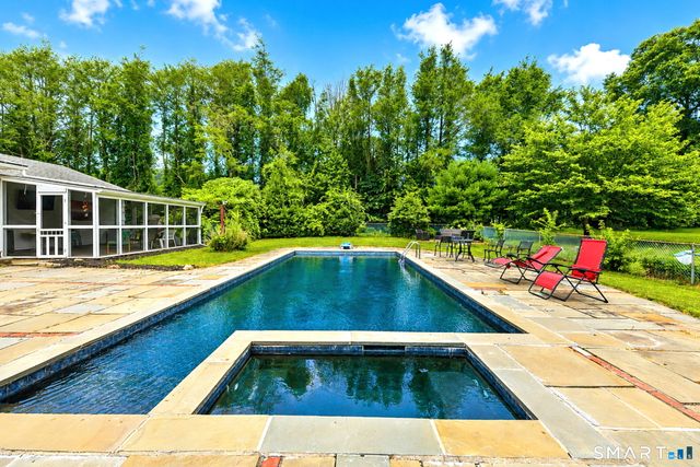 52 Lauderdale Drive, Trumbull, CT 06611