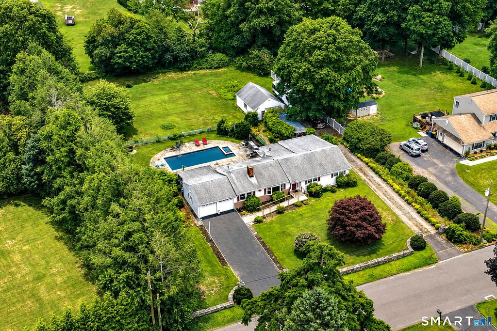 52 Lauderdale Drive, Trumbull, CT 06611