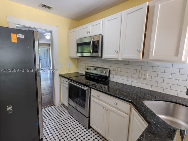520 NE 129th St, North Miami, FL 33161