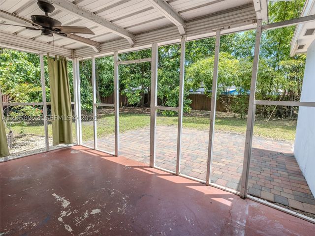 520 NE 129th St, North Miami, FL 33161