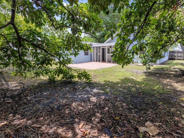 520 NE 129th St, North Miami, FL 33161